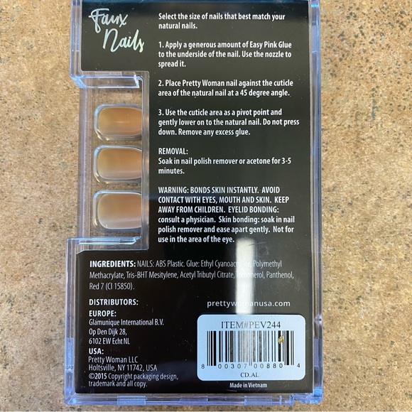 Pretty Woman Faux Nails - Picture 4 of 6